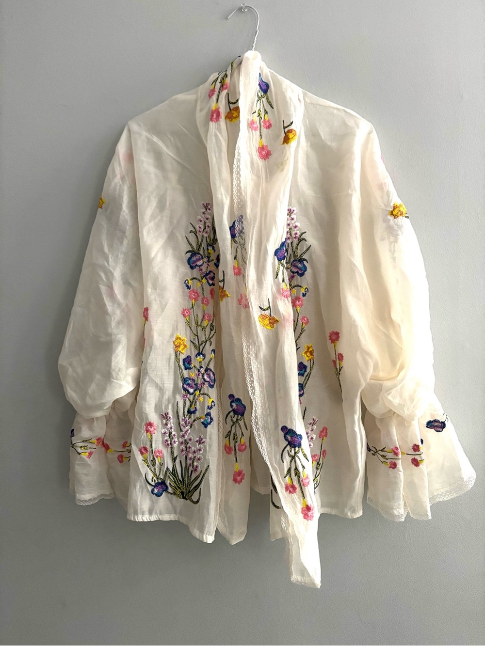 Vintage Embroidered Floral Lightweight Cream Blouse